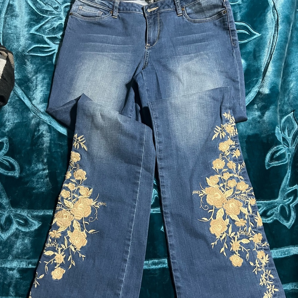 Boston proper Embroidery Jeans size 12..waist size 35